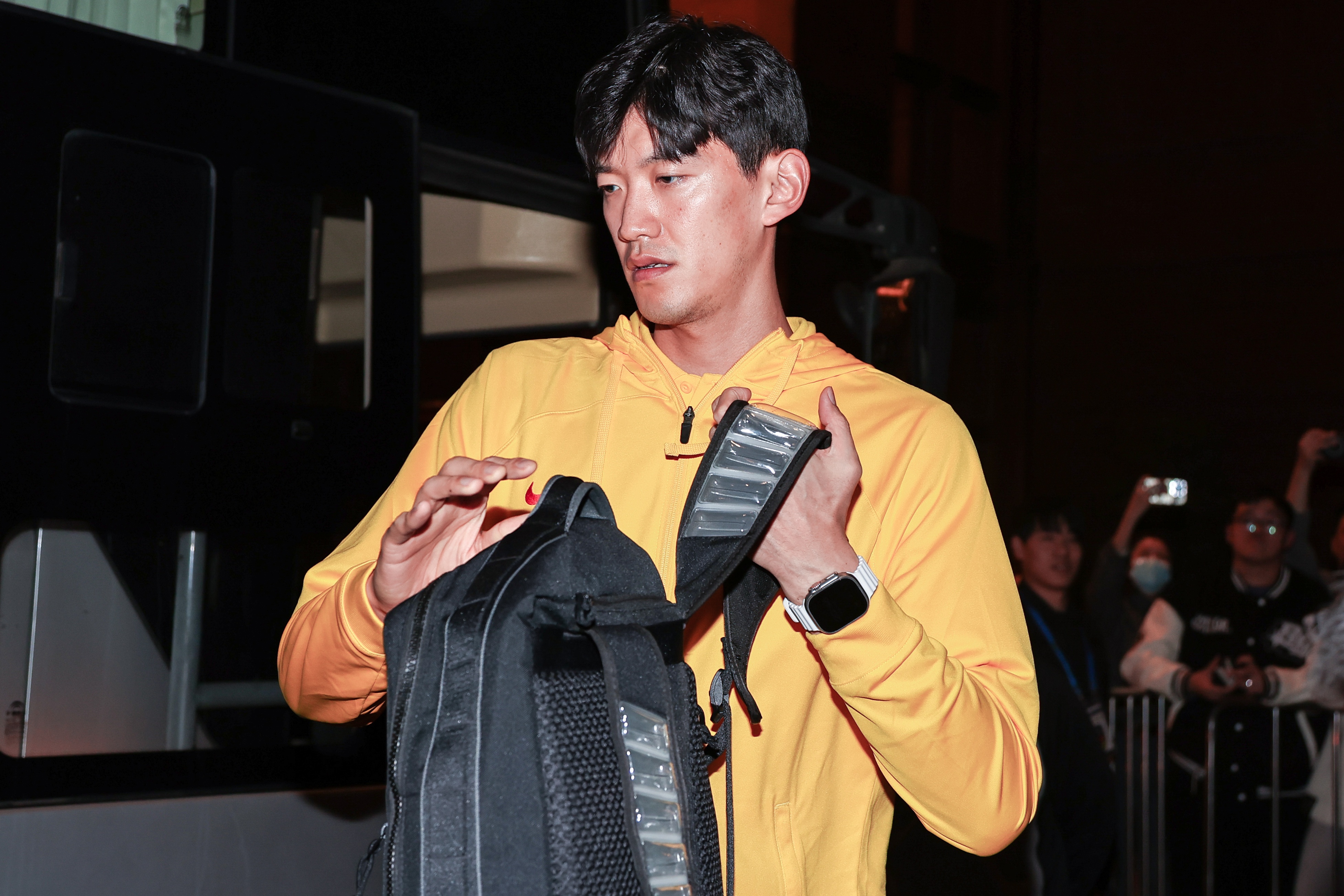 国足与俄超队热身，颜骏凌感慨：国内就是太缺少这样的节奏和强度